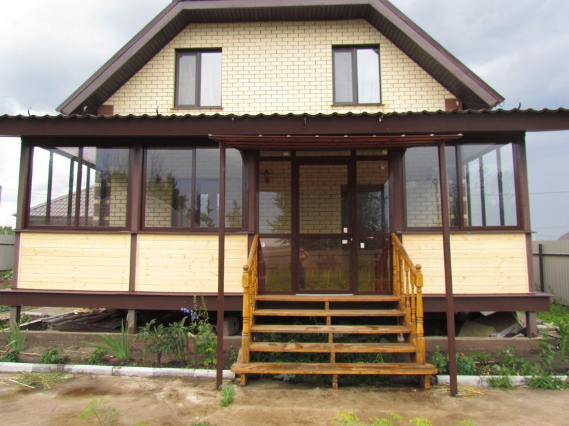 Остекленная веранда к дачному дому