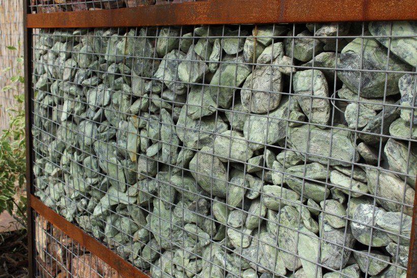 Зеленый камень для габионов