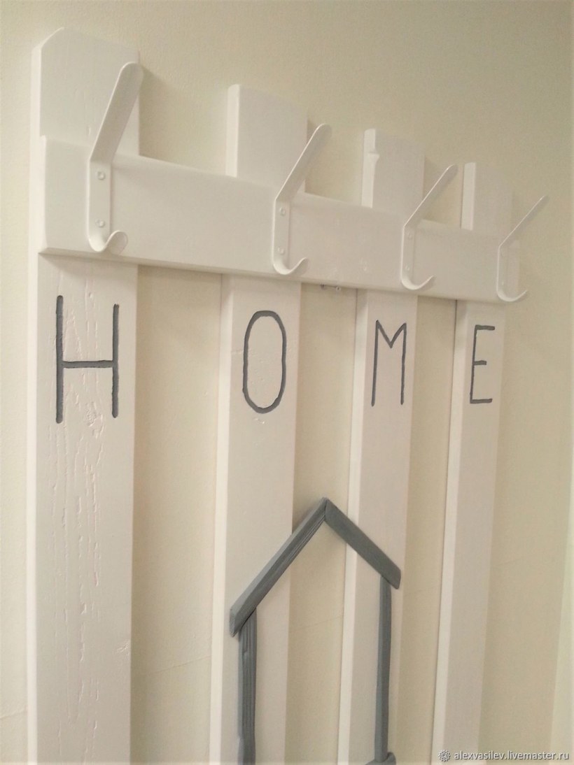 Декоративные рейки в прихожей