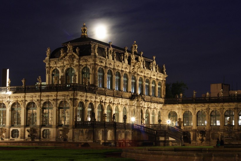 Дворец Цвингер в Дрездене