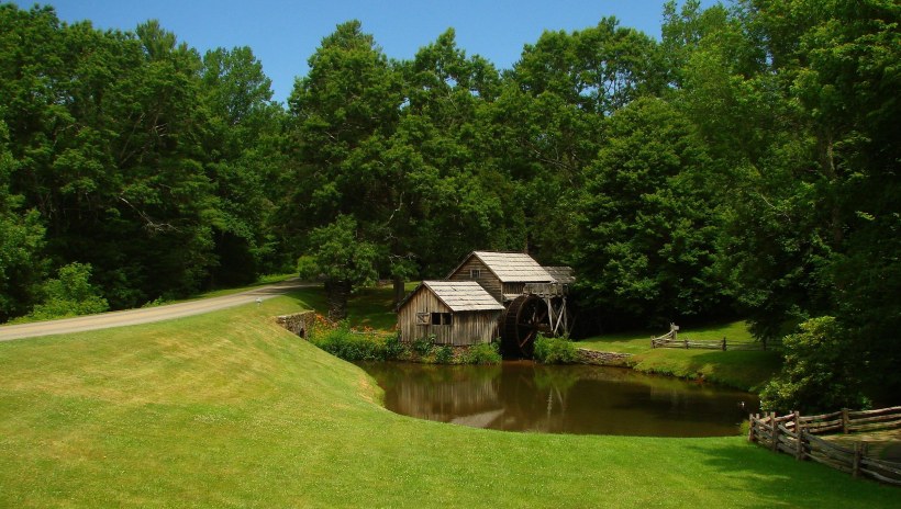 Домик на природе летом