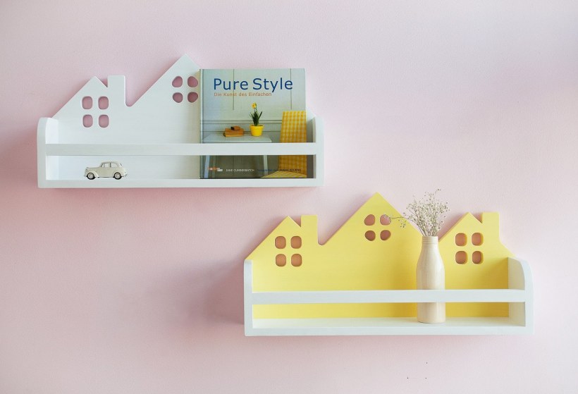 Деревянные полочки для детской