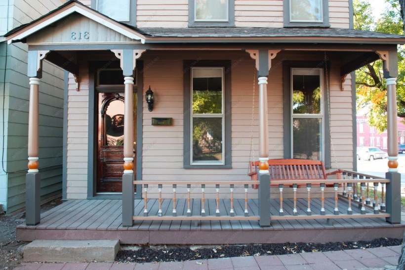 Крыльцо в частном доме