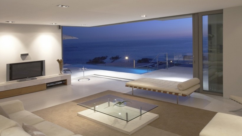 Гостиная с видом на море