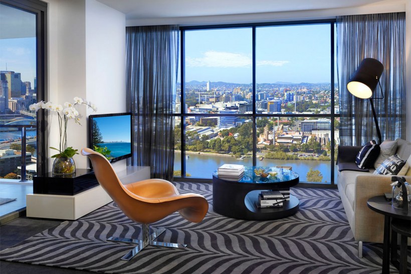 Комната с панорамными окнами