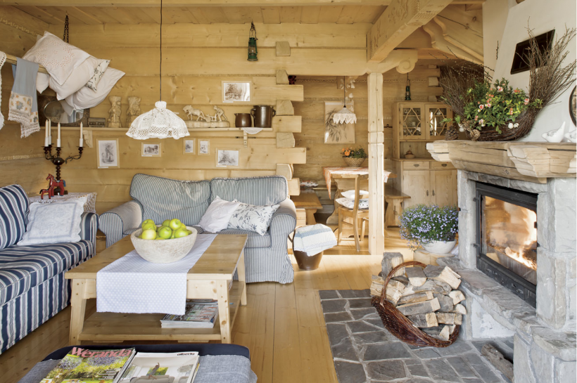 Уютный деревянный домик внутри