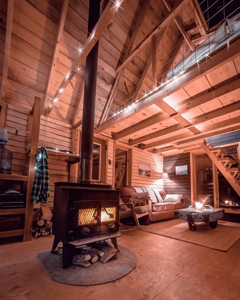 Деревянный домик внутри