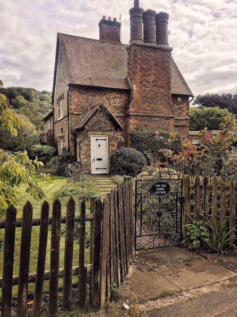 Уильям Моррис ред Хаус