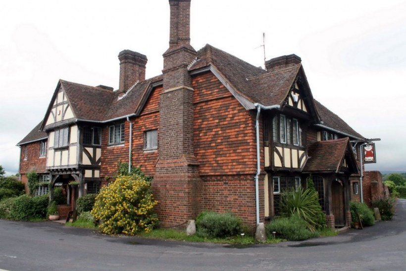 England Tudor Style House планировка