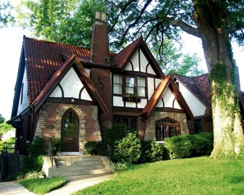 Небольшой каменный дом