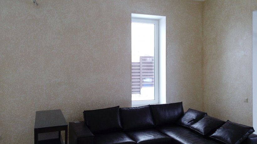 Сочетание декоративного кирпича и декоративной штукатурки