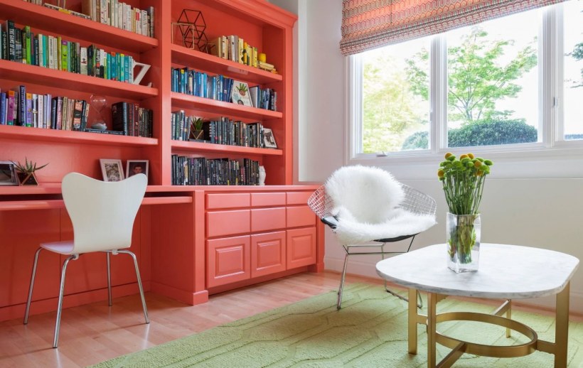 Коралловый в интерьере