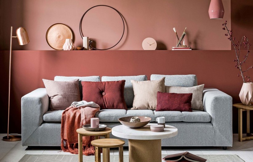 Сочетание серого и кораллового в интерьере