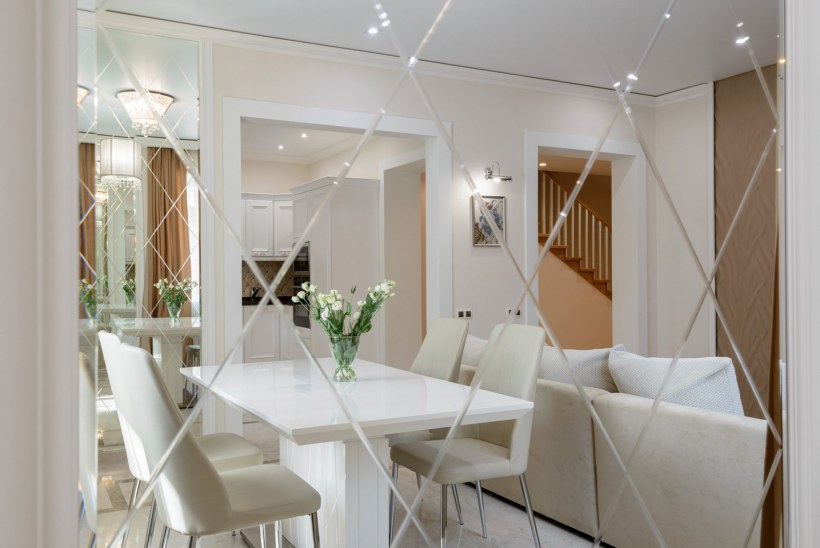 Гостиная с зеркалами