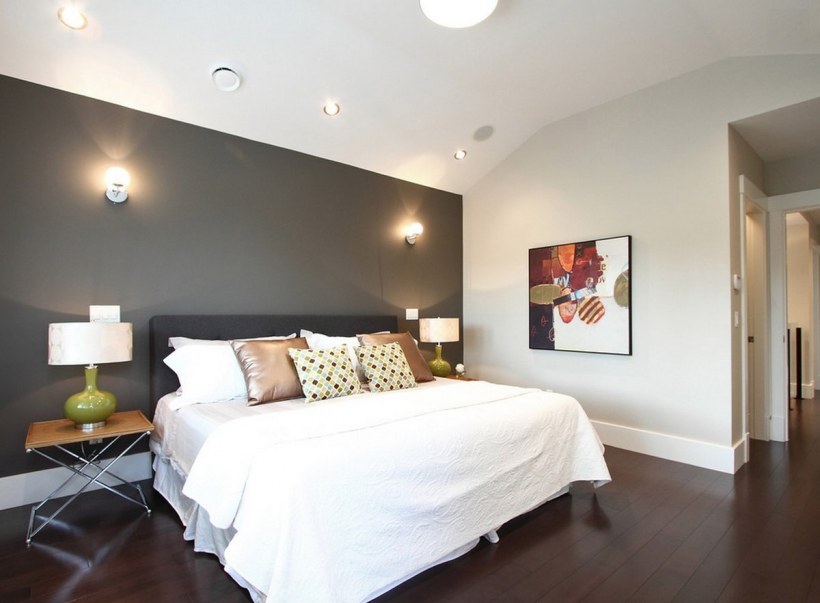 Бра в спальной комнате