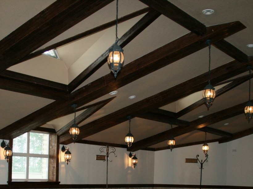 Декоративные потолочные балки