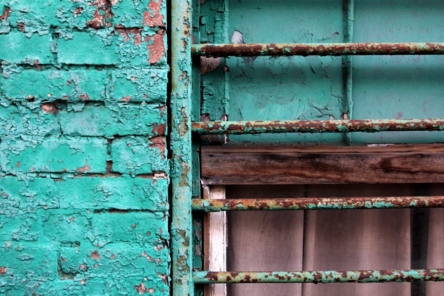 Старая бирюзовая стена