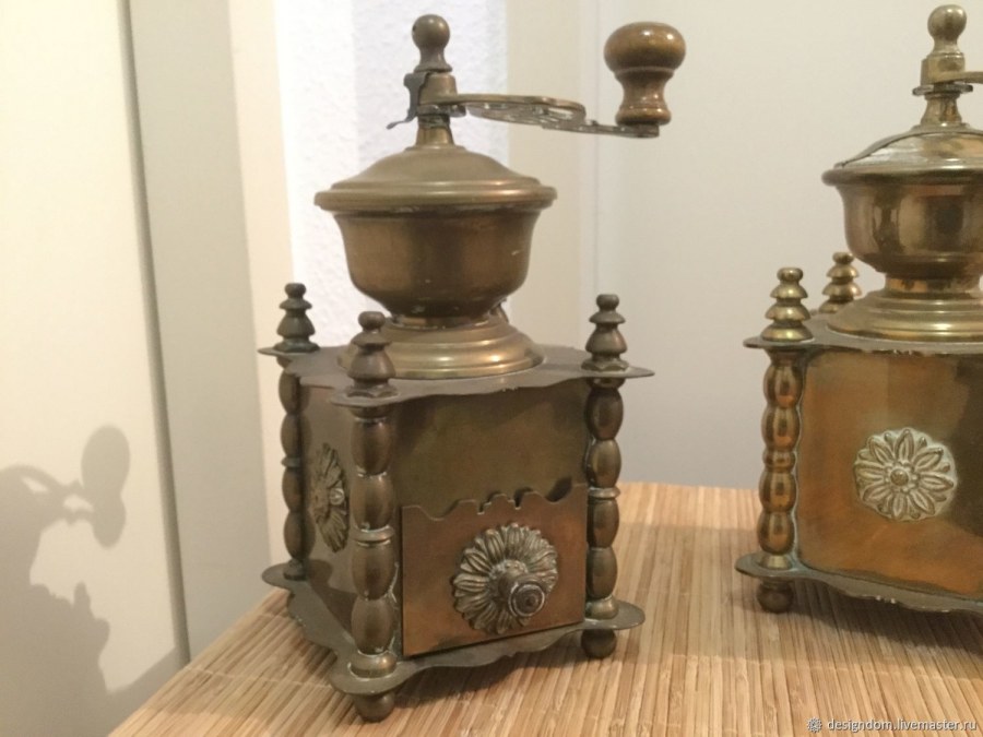 Кофемолка антикварная