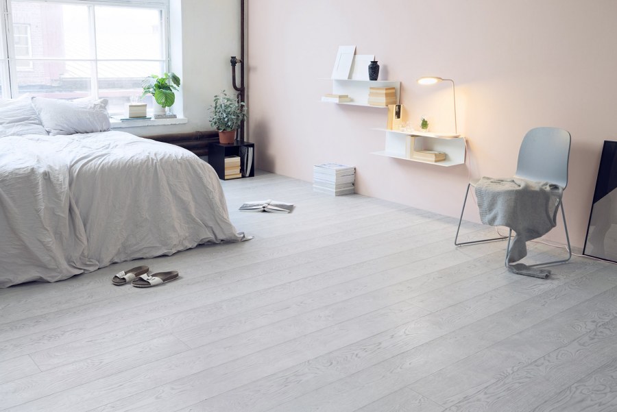 Светло серый ламинат