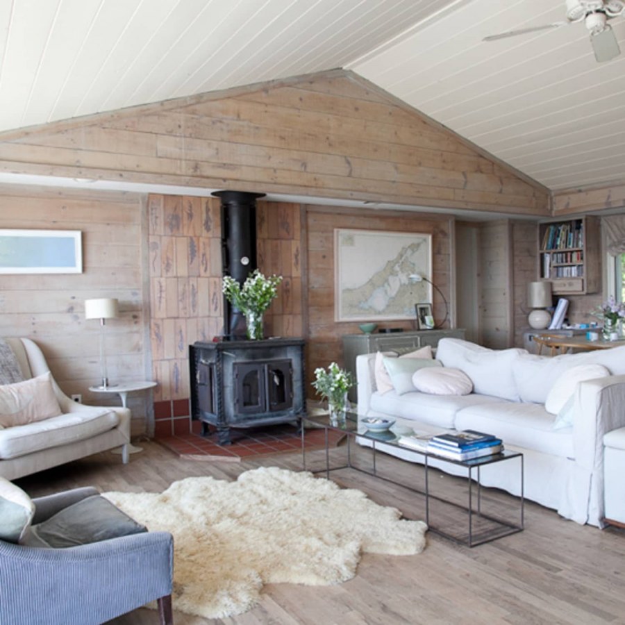 Скандинавский интерьер деревянного дома