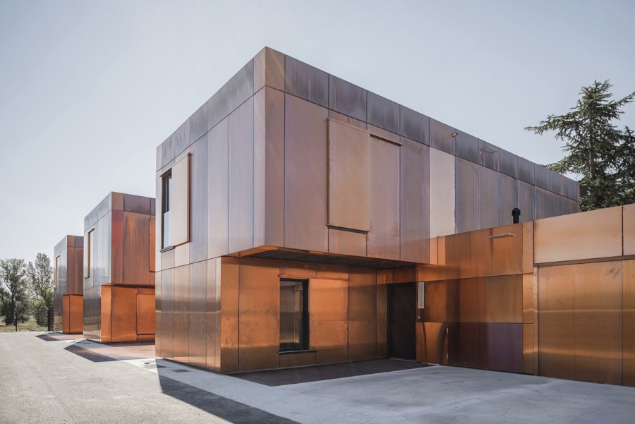 Патинированная медь фасад