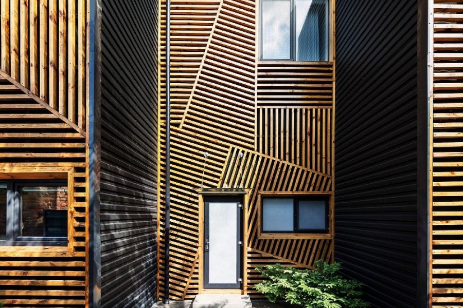 Реечный деревянный фасад