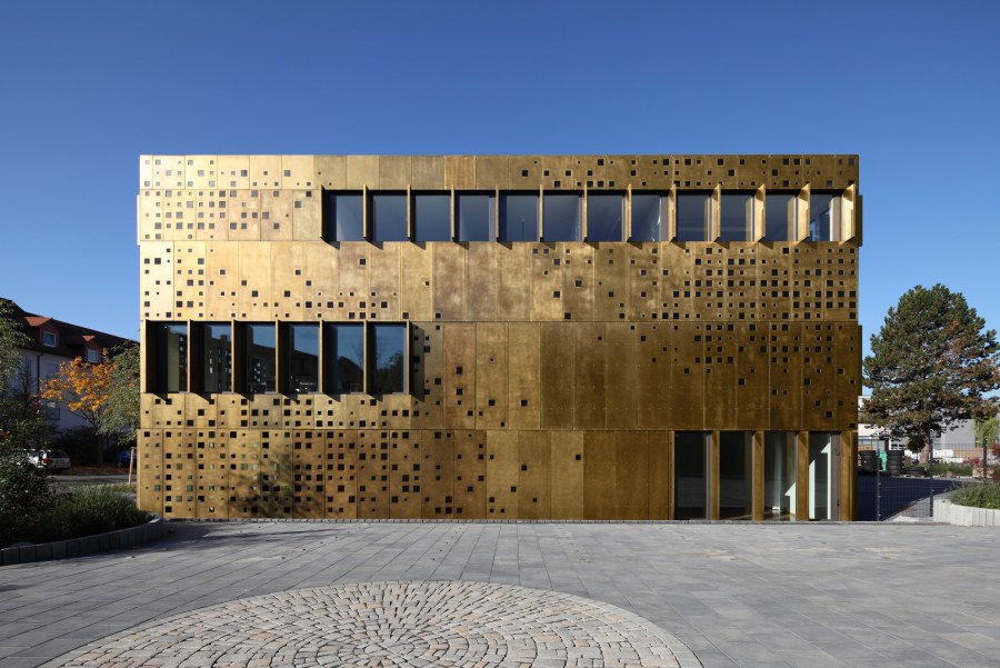 Архитектура с перфорированные панели