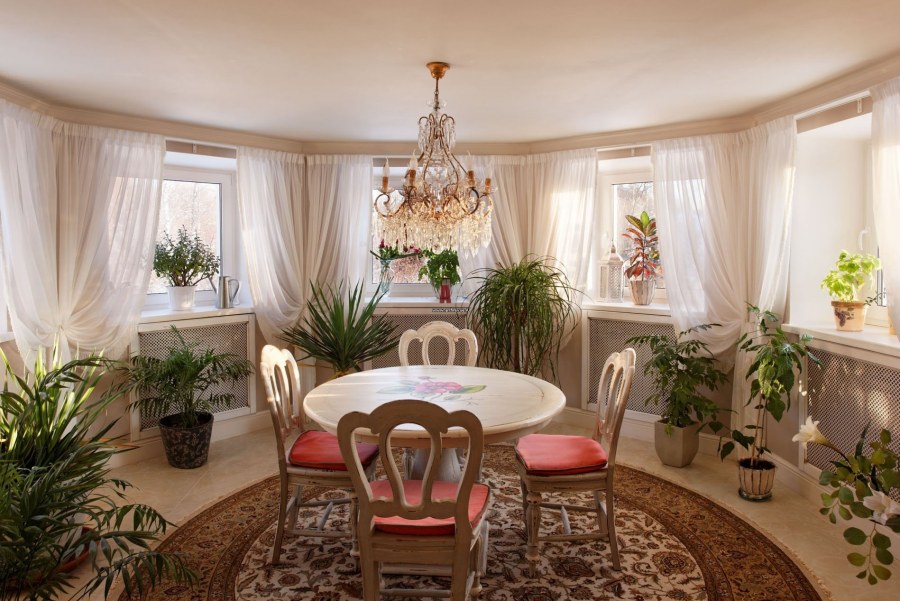 Столовая в эркере
