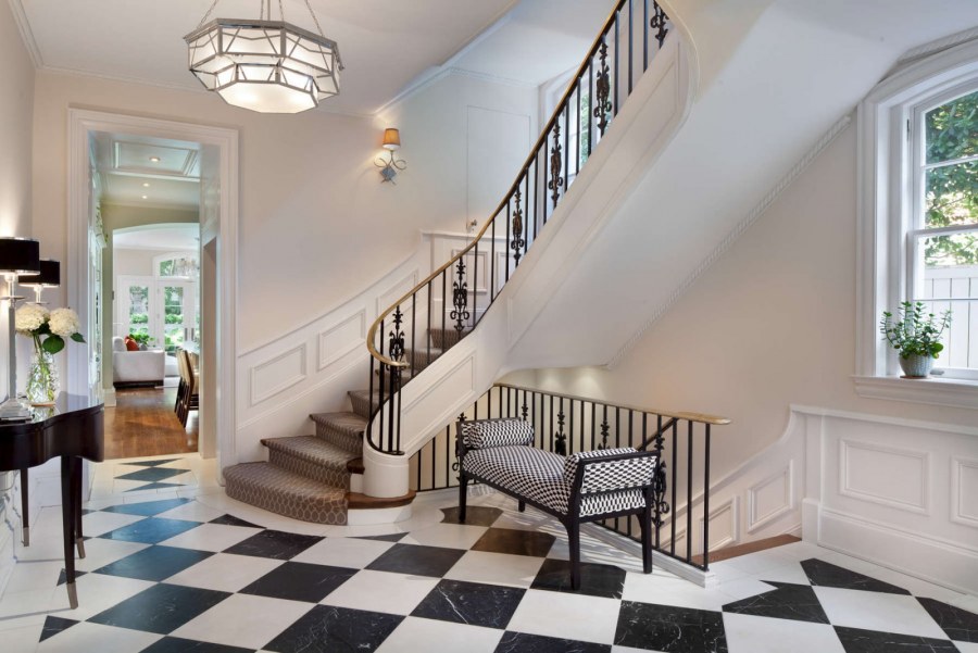 Лестница в стиле Неоклассика