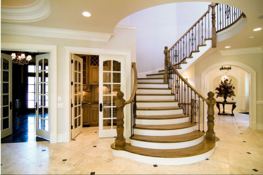 Красивые лестницы в коттеджах