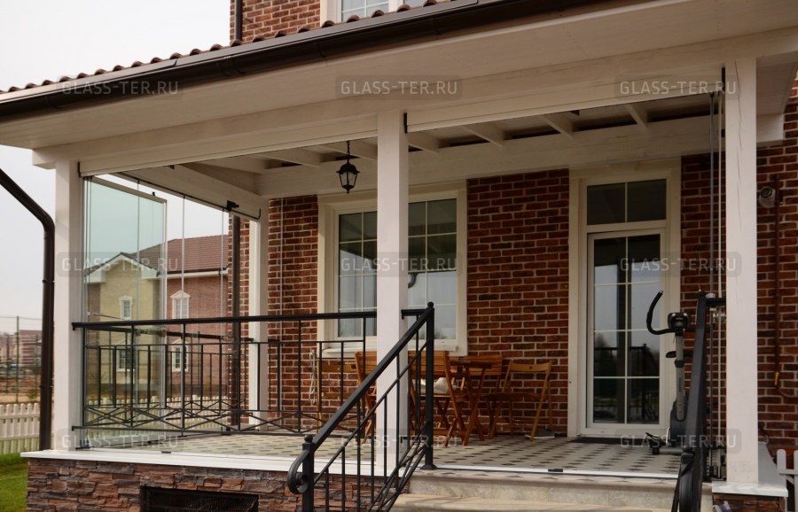 Веранда с рейками