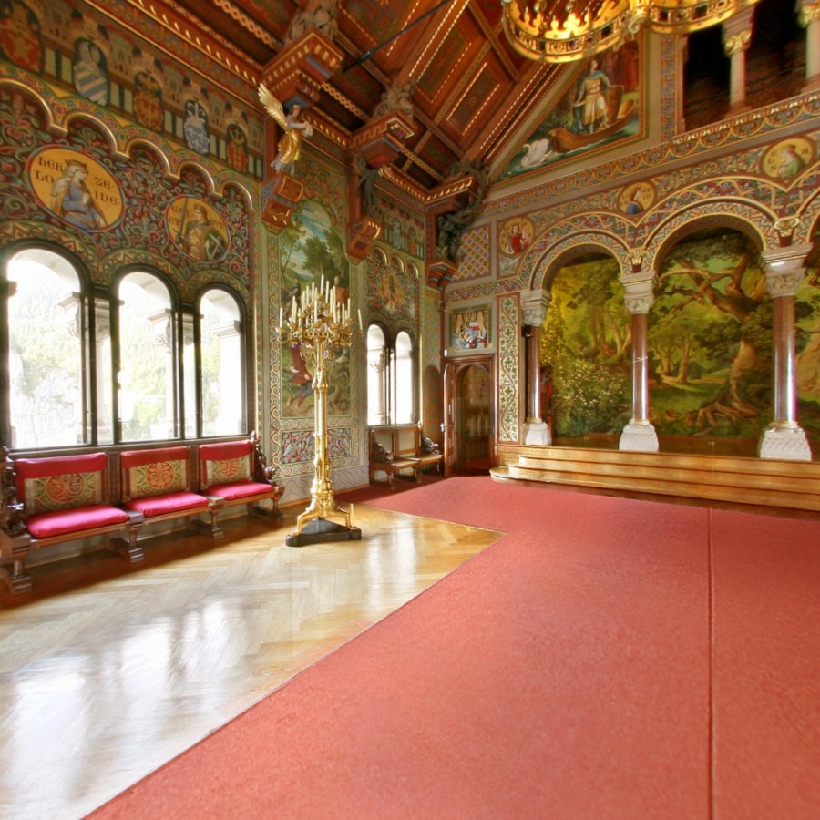 Зал певцов в замке Нойшванштайн