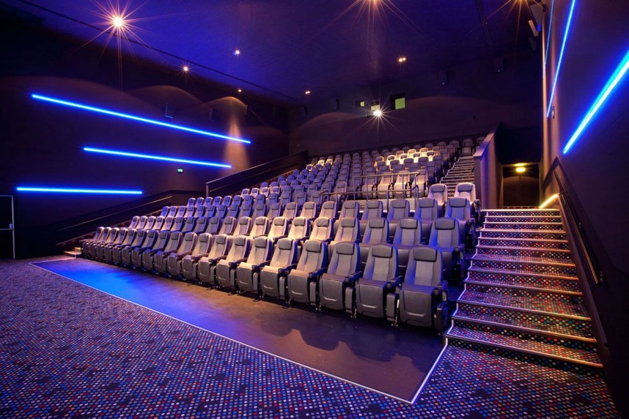 Современный кинозал