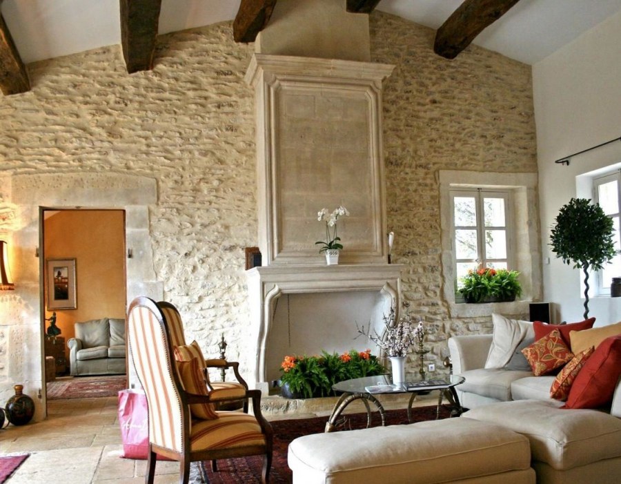 Гостиная Прованс Кантри в бревенчатом доме