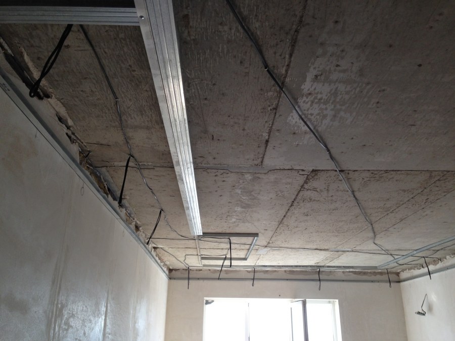 Недорогой потолок своими руками