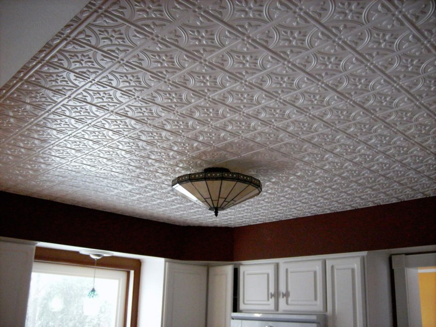 Потолок из пенопластовых плит