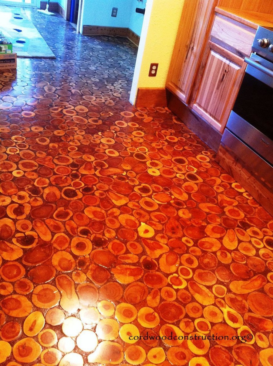 Пол из деревянных спилов