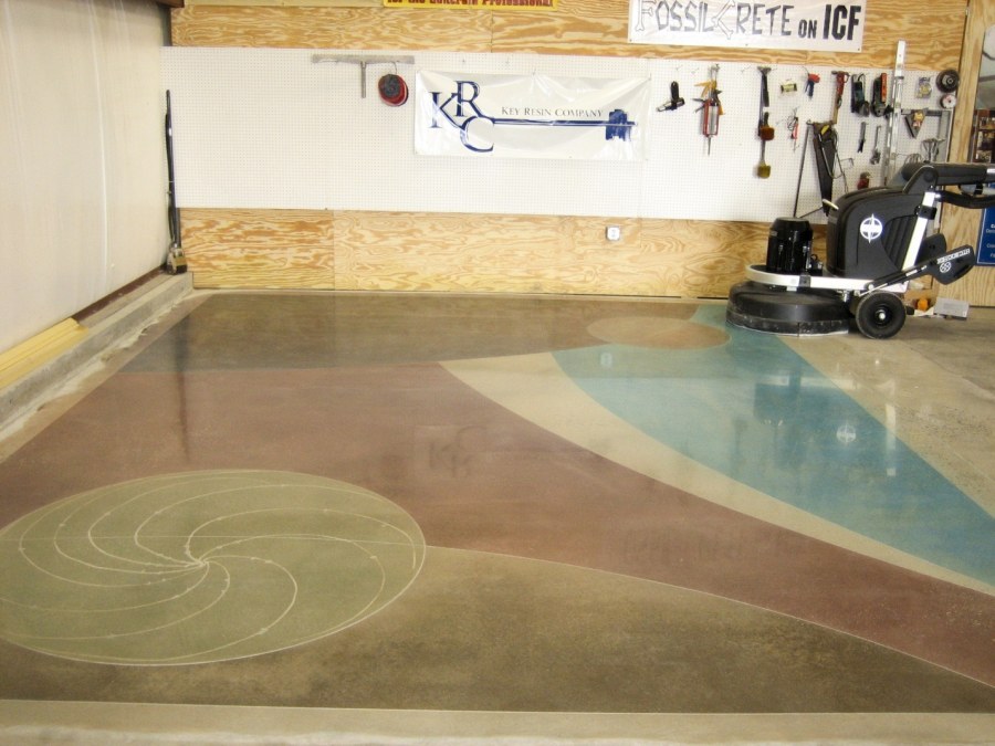 При обработке деревянных полов маслом