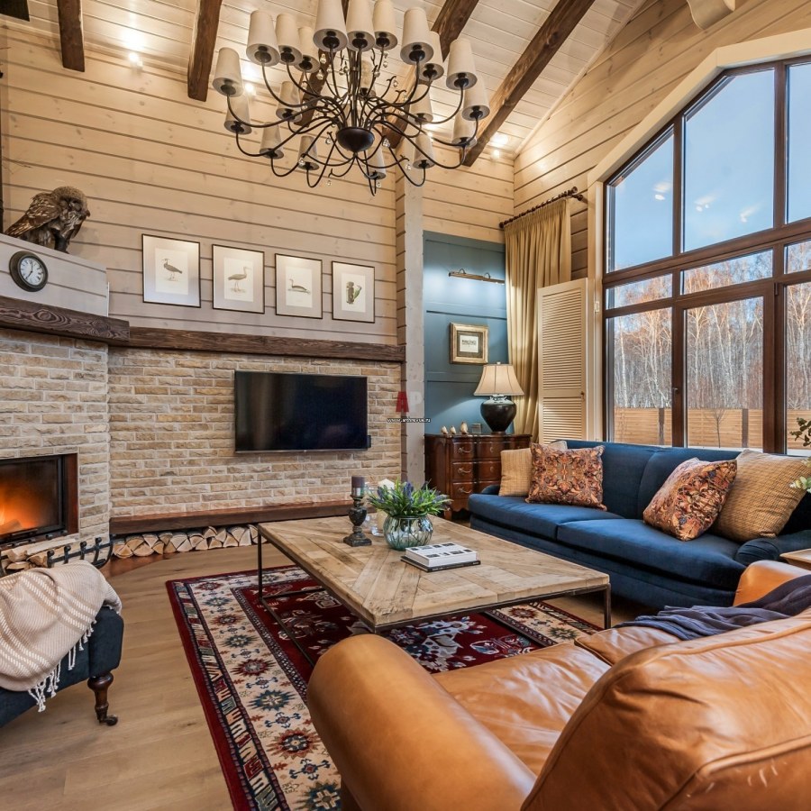 Уютная гостиная в деревянном доме