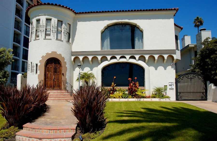 Особняк в греческом стиле