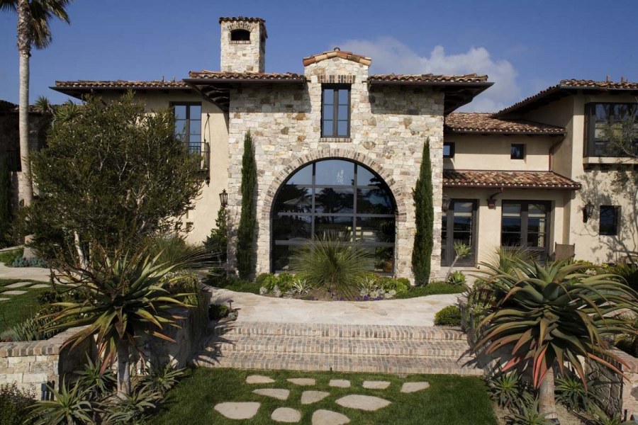 Каменный дом в средиземноморском стиле
