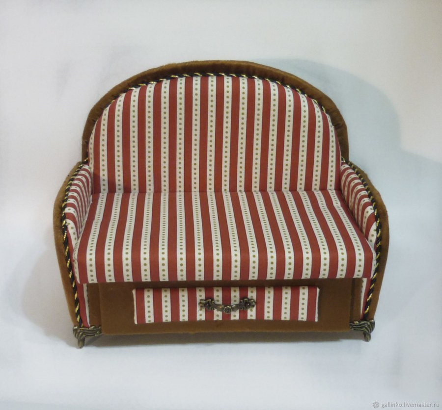 Мини диванчик классика