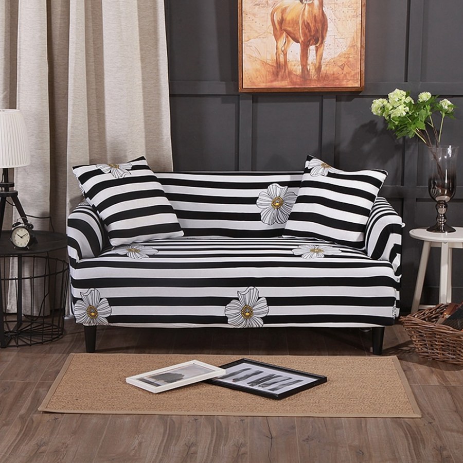 Полосатая обивка дивана