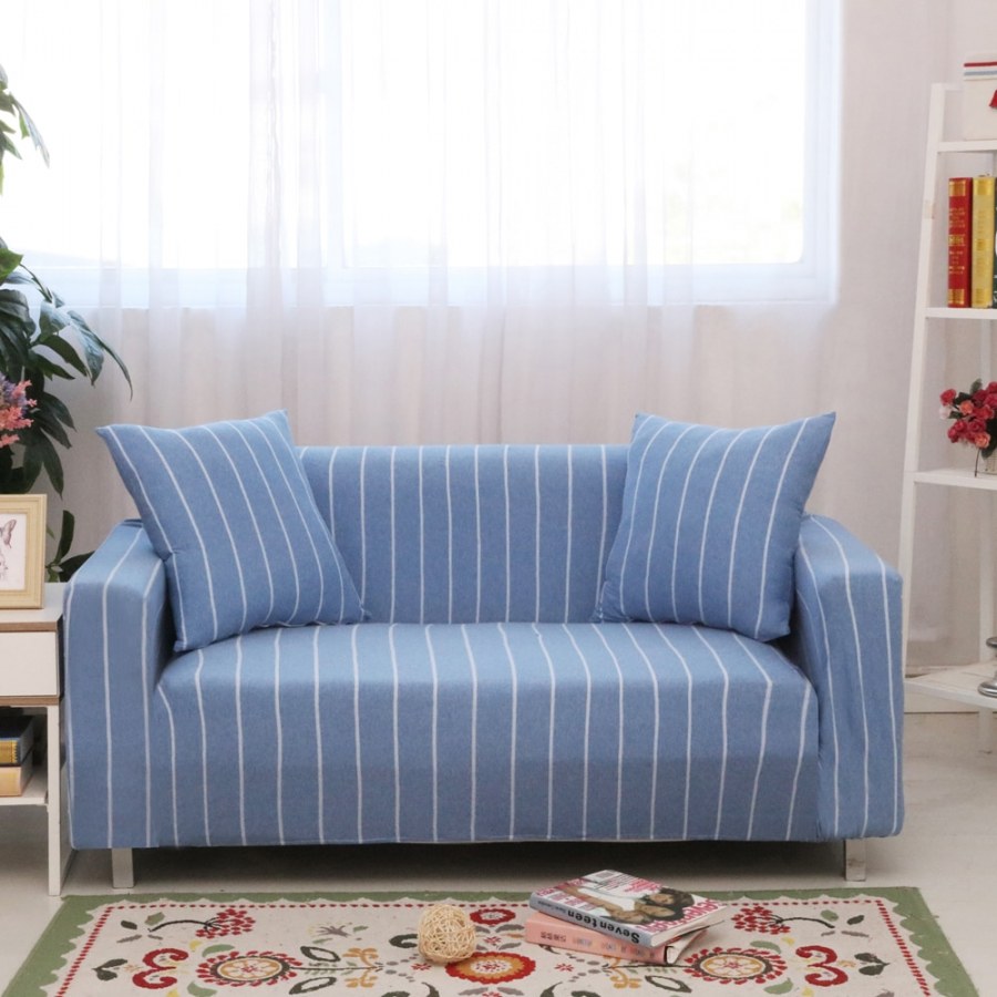 Светло голубой диван