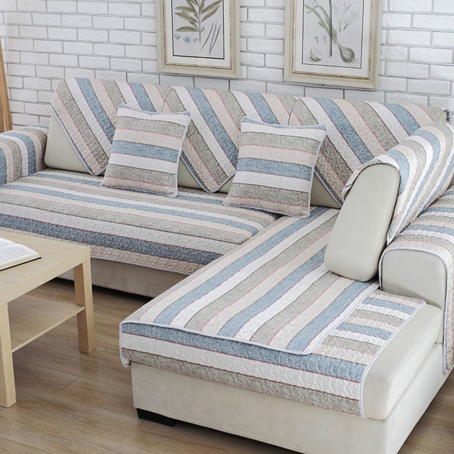 Диван угловой полосатый