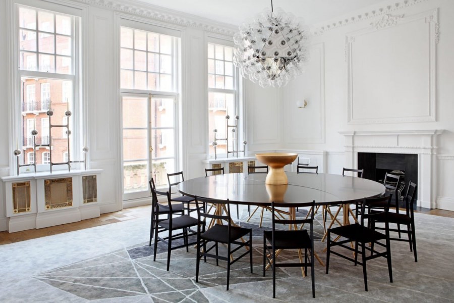 Круглая гостиная с панорамными окнами