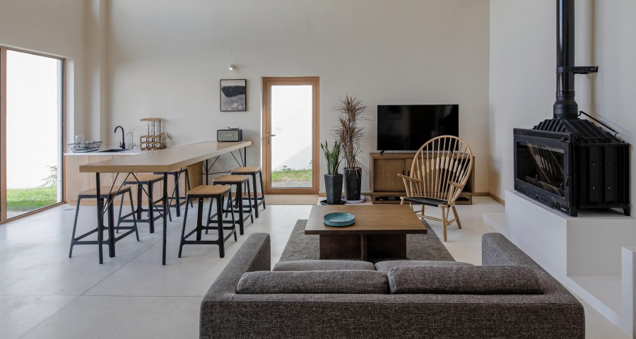 Консоль в центре комнаты