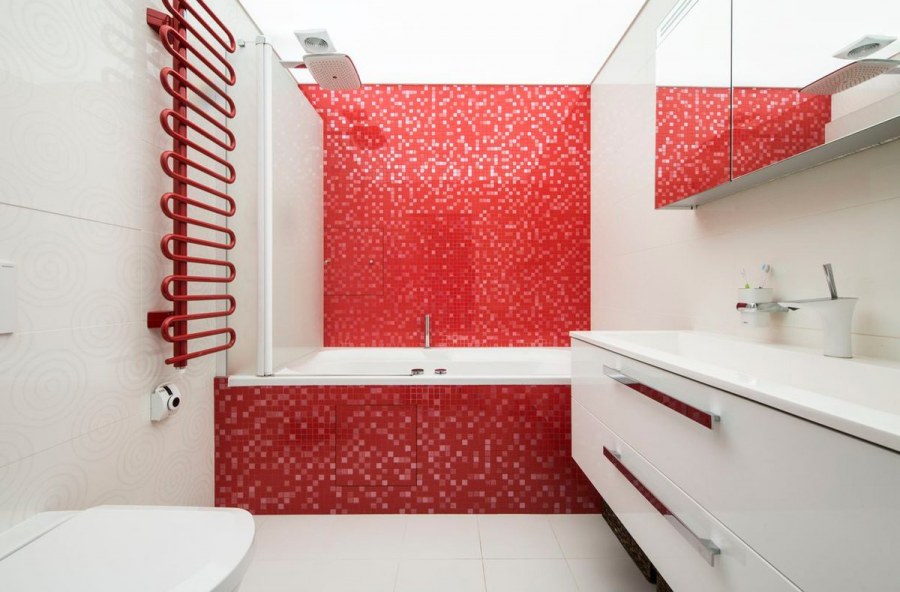 Ванная в красных тонах