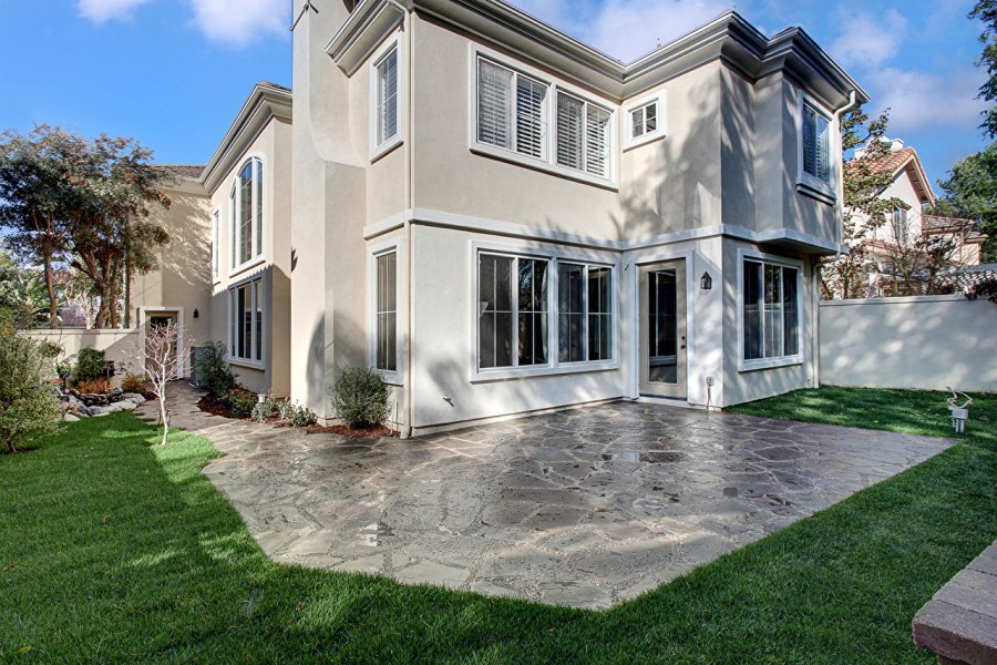 Красивый дом в городе