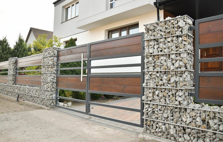 Откатные ворота с габионами